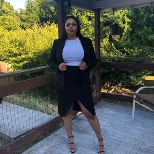 NWT! Black TAHARI skirt. Size 10